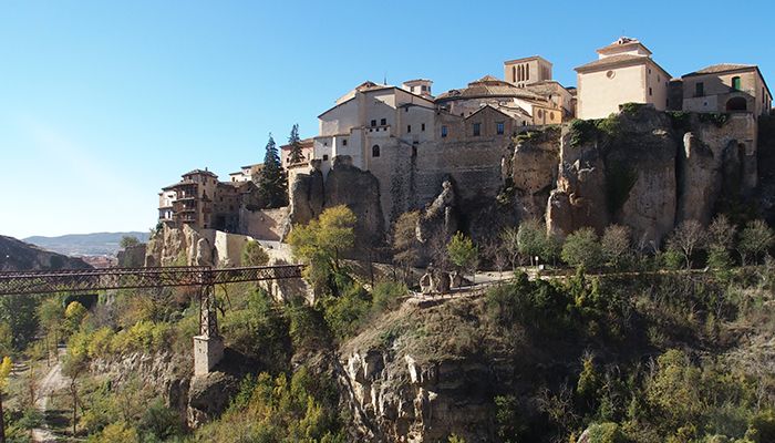 Las Casas Colgadas se iluminarán de verde por la celebración del Día Mundial de la Esclerosis Lateral Amiotrófica