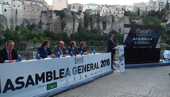 Mariscal expone ante los empresarios que la gestión municipal ha revertido la situación económica de Cuenca
