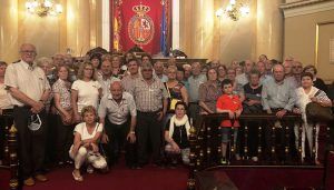 Montserrat Martínez enseña el Senado a vecinos de Huete y de Vega del Codorno