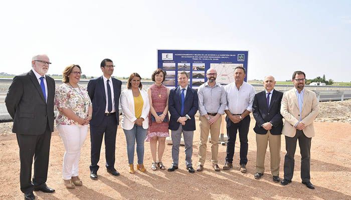 Page anuncia una inversión de 16 millones de euros para la mejora de once carreteras de la región a partir de este verano