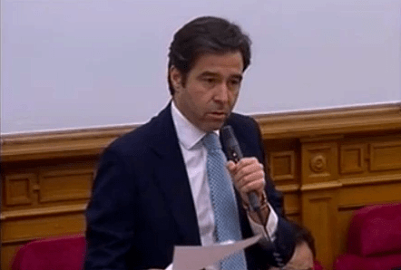 Robisco asegura que “Page es cómplice del berenjenal liado por el alcalde viajero de Yebes por la reclamación mi-llonaria de un banco” 3 Robisco asegura que “Page es cómpli-ce del berenjenal liado por el alcalde viajero de Yebes por la reclamación mi-llonaria de un banco”