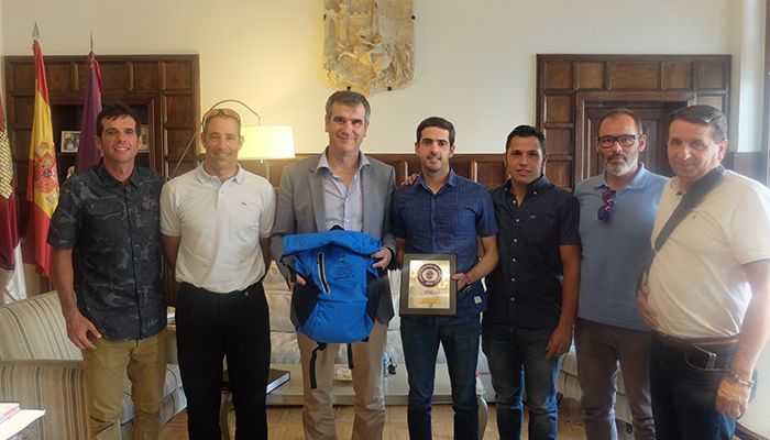 Román agradece al Club Triatlón Guadalajara el esfuerzo realizado para organizar el XXXIII Triatlón de Guadalajara
