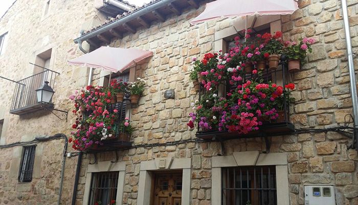 Sigüenza busca el balcón, ventana o rincón florido más bonito del municipio