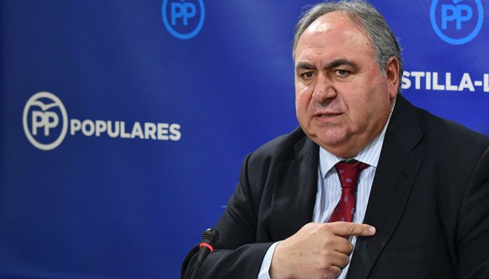 Tirado asegura que Page ha dado un apoyo decisivo a Sánchez en la traición a España y Castilla-La Mancha