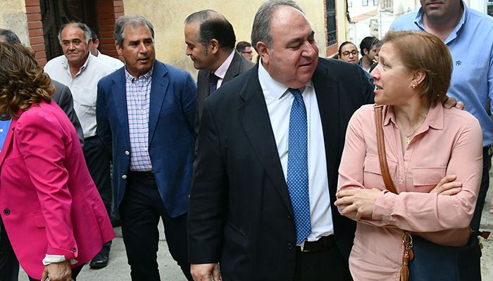 Tirado resalta la importancia de apoyar a nuestros agricultores y ganaderos y revertir el problema de la despoblación en el medio rural