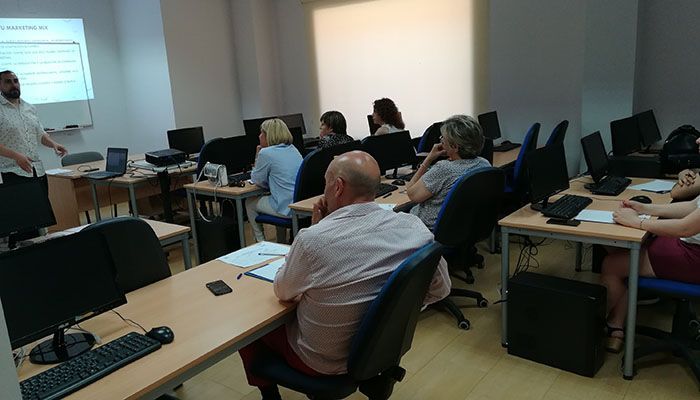 ACESANC acoge una jornada para formar a los empresarios en marketing online y redes sociales