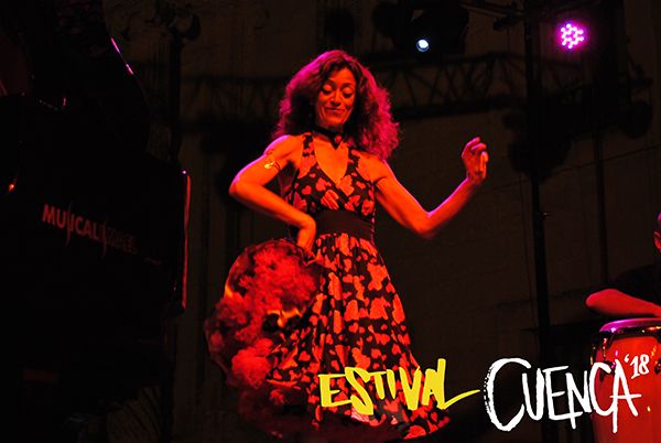 Carmen París pone al folklore por bandera en Estival Cuenca