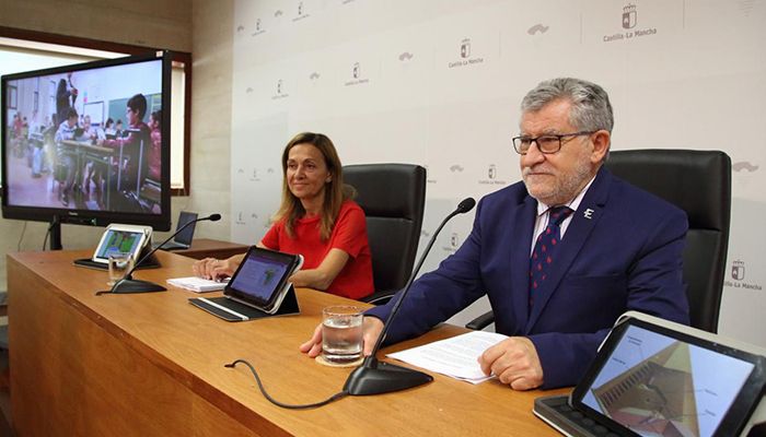 Cerca de 4.000 escolares de 80 centros educativos participarán en el proyecto ‘Carmenta’ utilizando tabletas digitales en lugar de libros