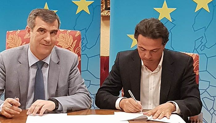 El Ayuntamiento de Guadalajara y Ferrovial firman el contrato que permitirá renovar la iluminación en las instalaciones deportivas municipales