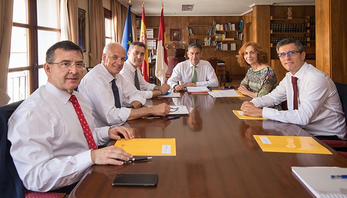 El delegado del Gobierno se reúne con los subdelegados de las cinco provincias