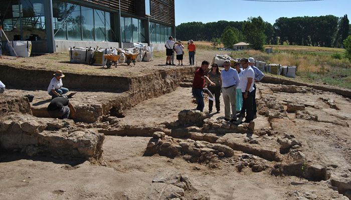 El Gobierno regional autoriza que se destapen permanentemente los mosaicos de Noheda para restaurarlos y colaborará en la musealización