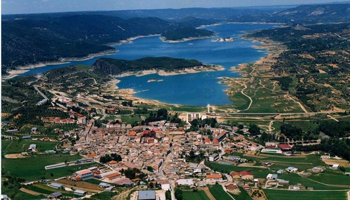 El Pleno de Sacedón aprueba una nueva moción en contra del trasvase aprobado por el Gobierno, con el PP ausente por abandono