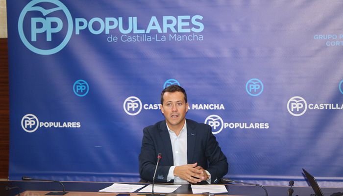 El PP solicita la comparecencia urgente del consejero por posible falsedad en documento público de las listas de espera sanitaria