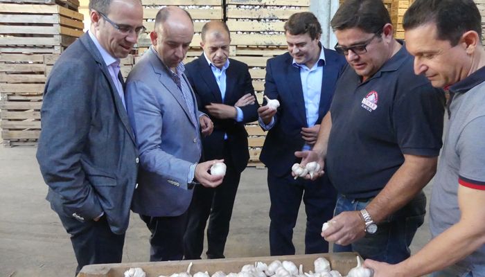 El presidente de CEOE-Cepyme Cuenca destaca la fortaleza del sector agroalimentario en su visita al Grupo Lomar