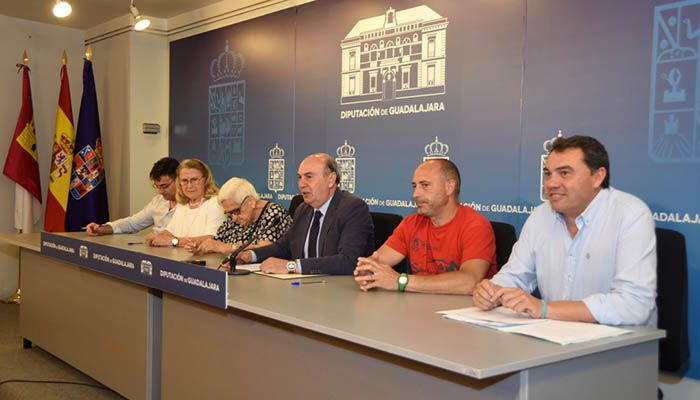 El presidente de la Diputación firma convenios de colaboración con cinco asociaciones de Guadalajara