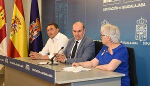 El presidente de la Diputación de Guadalajara firma un convenio con Cruz Roja para financiar un programa de atención de necesidades básicas