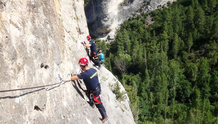 El Servicio de Bomberos de Diputación de Cuenca el protocolo de rescate de la vía ferrata de Fuertescusa
