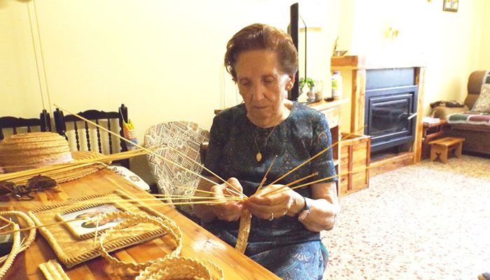 Exposición de piezas artesanas en paja en la Posada del Cordón hasta finales de agosto