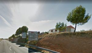 Fallece una persona al calcinarse su coche al paso por Villaescusa de Haro