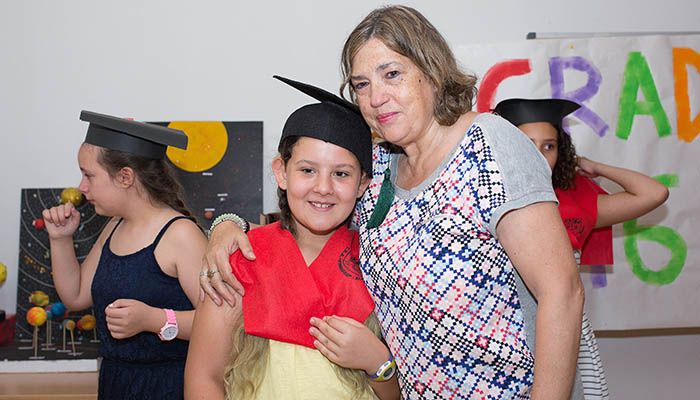 Fuentenovilla homenajea a su maestra, Beatriz Tabernero, con motivo de su jubilación