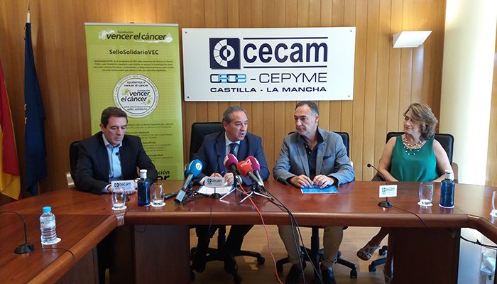 La Fundación Vencer el Cáncer concede a CECAM el SelloSolidarioVEC por su respaldo en la lucha contra el cáncer