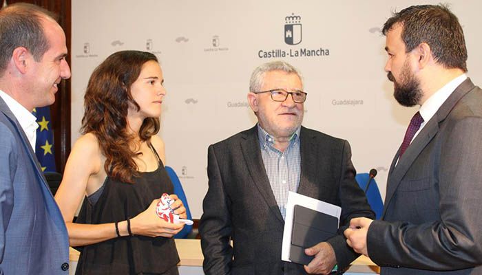 La Junta simboliza en Ana Lozano la felicitación a todos los deportistas de la región que han obtenido éxitos en los últimos días