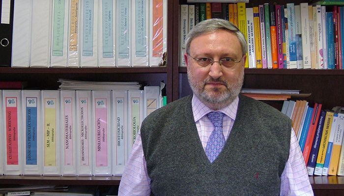 La Sociedad Española de Espectroscopia Aplicada reconoce la trayectoria científica del profesor de la UCLM Ángel Ríos
