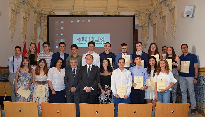 La UCLM y la Junta reconocen el trabajo de los alumnos con mejores resultados en la EvAU de junio