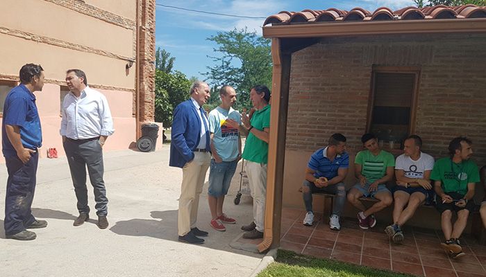 Latre destaca el apoyo a las personas que lo necesitan a través del convenio con Proyecto Hombre