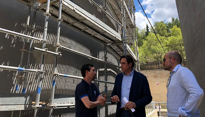Mariscal comprueba las obras que por importe de 300.000 euros se están realizando en los principales depósitos de Cuenca