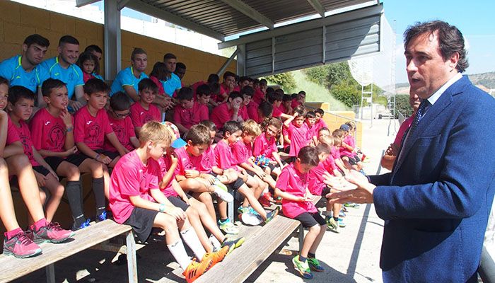 Mariscal recalca la importancia de la disciplina y los valores deportivos en el XIV Campus de Fútbol “Ciudad de Cuenca”