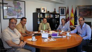 Martínez Arroyo recibe a los responsables de la cooperativa “Nuestra Señora de Rus” de San Clemente