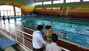 Más de 500 inscritos en los cursos de natación de verano de la piscina cubierta municipal Luis Ocaña
