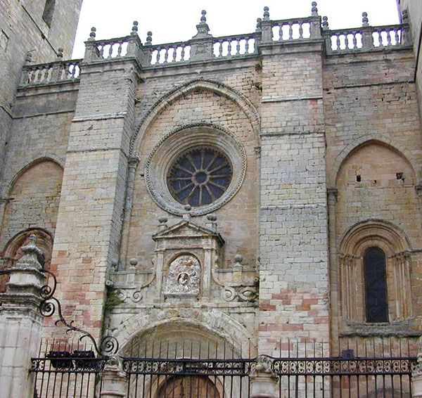 Robisco cree que Page debería avergonzarse de pisar Sigüenza, porque la ciudad del Doncel todavía se resiente de sus engaños”