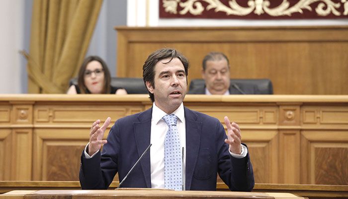 Robisco exige a Page que arregle el problema que ha generado a los interinos, tal y como se ha aprobado en las Cortes