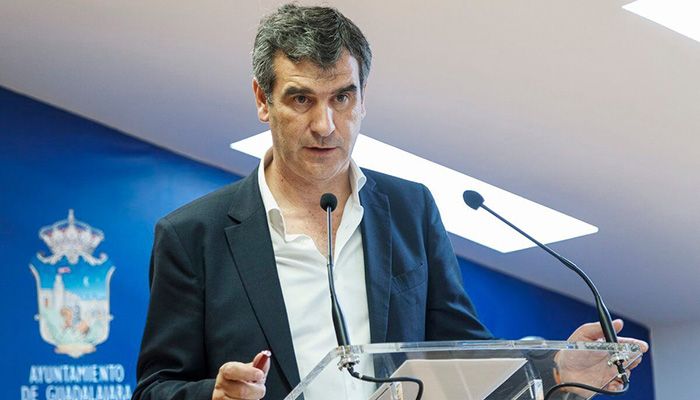 Román se harta “Page lleva tres años bloqueando el campus universitario y perjudicando a Guadalajara, una ciudad que odia”