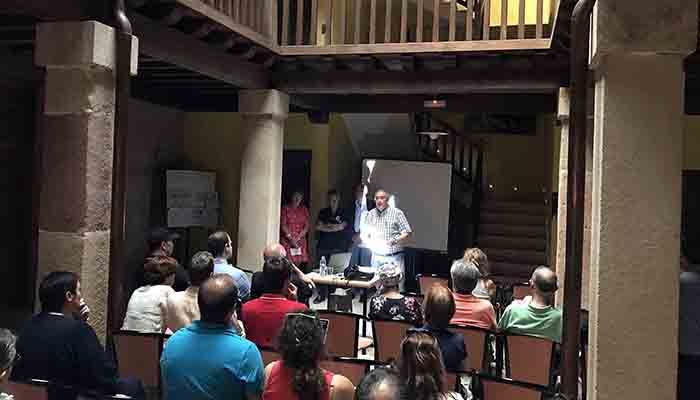 Una charla sobre las pioneras de la aviación abre el XIII Ciclo de Conferencias de Archivo de Sigüenza