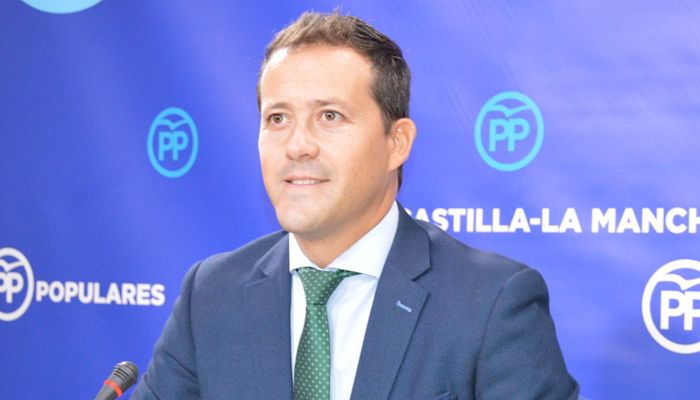 Velázquez califica de vergonzoso el empeño de Page por volver al despilfarro para luego esconder facturas en los cajones