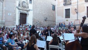Veranos en Cuenca” comienza con una Plaza de La Merced llena de público para ver a la Joven Orquesta de Cuenca