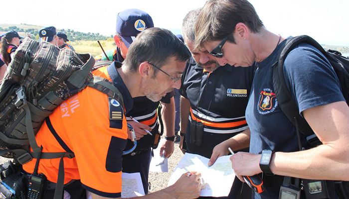 Voluntarios de Protección Civil aprenden técnicas y procedimientos para afrontar la búsqueda de personas en grandes áreas