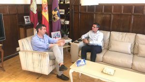 Antonio Román, alcalde de Guadalajara, y Ángel Canales, subdelegado del Gobierno, se reúnen en el Ayuntamiento