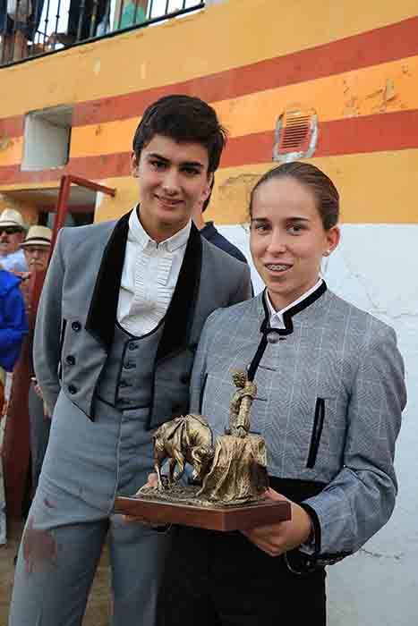 Carla Otero y Jesús Romero triunfan en el V Certamen de Tauromaquia 'Ivan Fandiño' de Pastrana