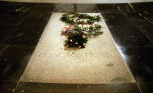 El alcalde de un pueblo de Guadalajara que enterró a Franco se ofrece ahora a ayudar