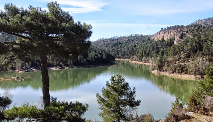 El baño vuelve a permitirse en el embalse de La Toba