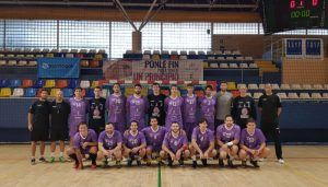 El primer amistoso se salda con la lesión de Víctor Montoya