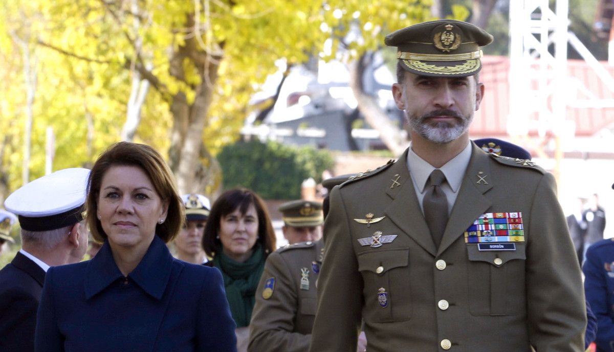 El Rey Felipe VI concede a Cospedal la Gran Cruz de Carlos III