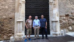 Encuentran una firma de Gustavo Adolfo Bécquer durante la la limpieza de la portada de la Iglesia del Convento de San Clemente en Toledo