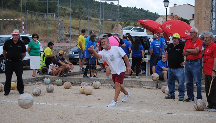 Huélamo hace buena su condición de anfitrión y vence en la séptima jornada del Circuito de Bolos Serranía de Cuenca