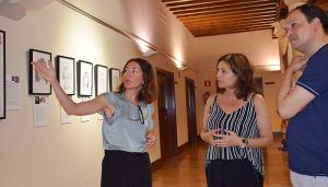 La Biblioteca pública de Guadalajara acoge la exposición ‘Tejiendo la historia’, que visibiliza a través de retratos la figura de mujeres artistas