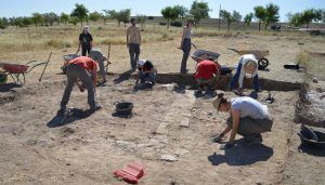 La campaña de excavaciones de este año deja al descubierto varios monumentos funerarios en Segóbriga